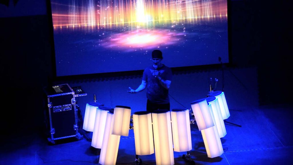 Light drums in Visual Drums premiere by Neo M